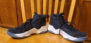 Basketball shoes
